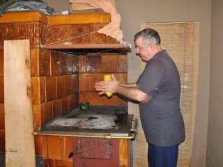 Toczenie gromnic woskowych w Bukowej