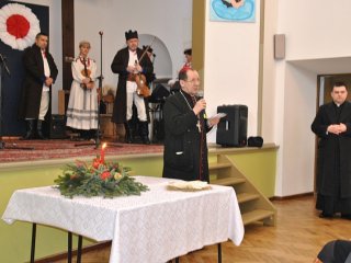  	Kapela Ludowa "Krążałka" zagrała dla ks. Biskupa
