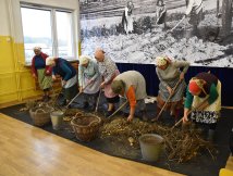 „Teatr łączy pokolenia” - finał warsztatów teatralnych w Korczowie