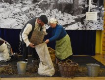 „Teatr łączy pokolenia” - finał warsztatów teatralnych w Korczowie