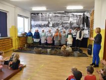 „Teatr łączy pokolenia” - finał warsztatów teatralnych w Korczowie